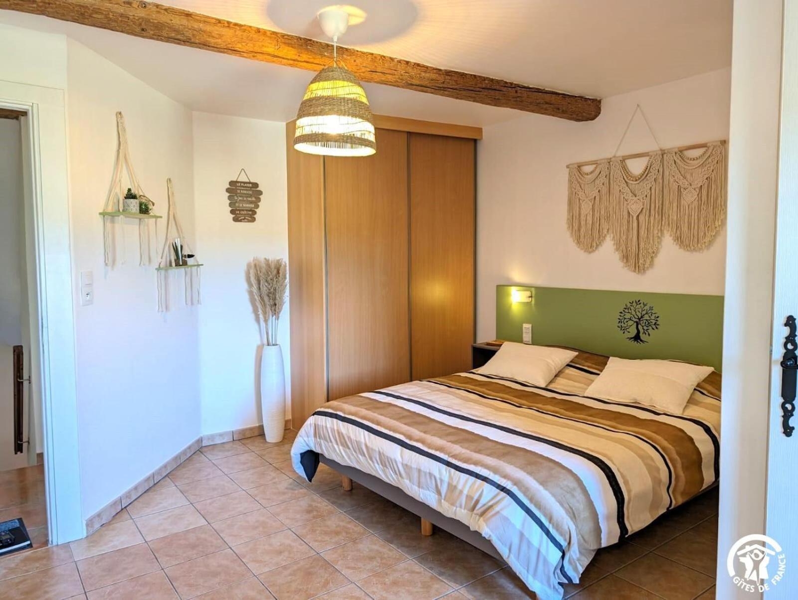 Bed and Breakfast La Maison Millesime La Caunette Exteriér fotografie